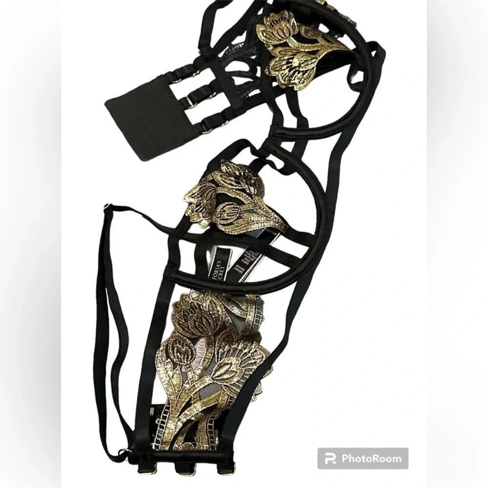 New Victoria’s Secret Very Sexy Strappy Embroidered Unlined Open Cup Size 34C